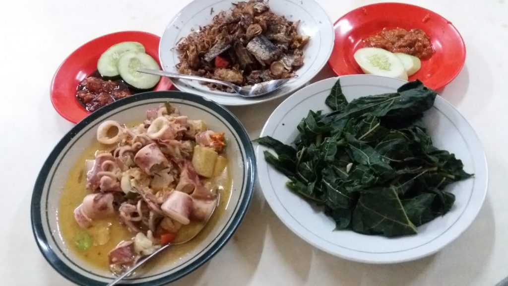 Menu Lalapan Babeh Mangga Besar